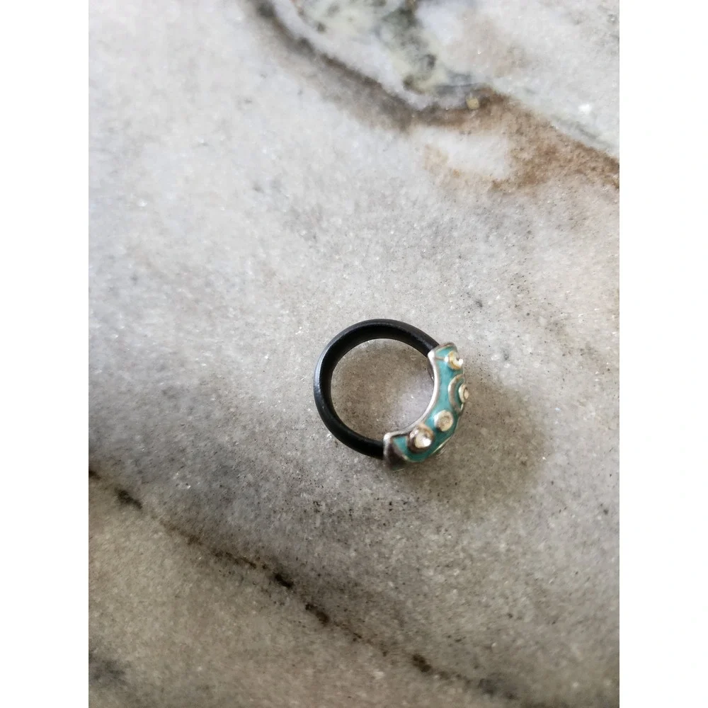 Y2K Turquoise Swirl Statement Ring Silver Tone Rhinestone Rubber Band Size 6.5